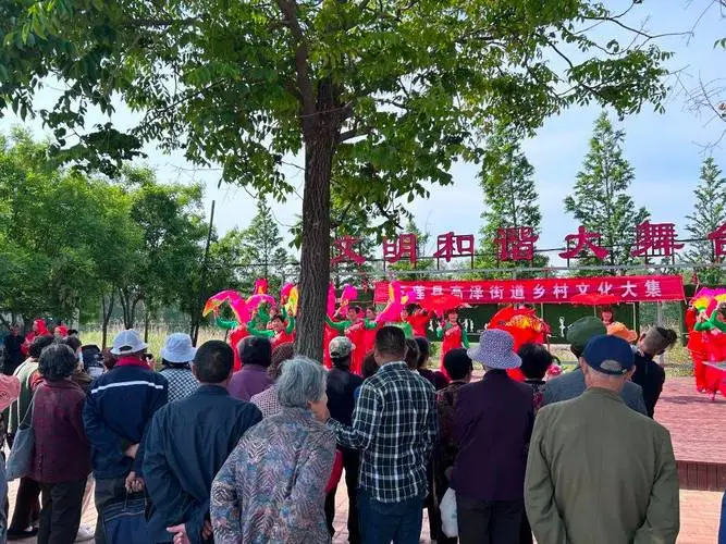 鄉(xiāng)親們從四面八方趕赴一場“文化大集”