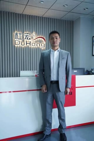 杜宏智能總經(jīng)理杜龍：引領(lǐng)禮品盒糊盒領(lǐng)域從經(jīng)典到智能