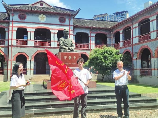 弘揚(yáng)韜奮精神，做無(wú)愧于時(shí)代的新聞出版人